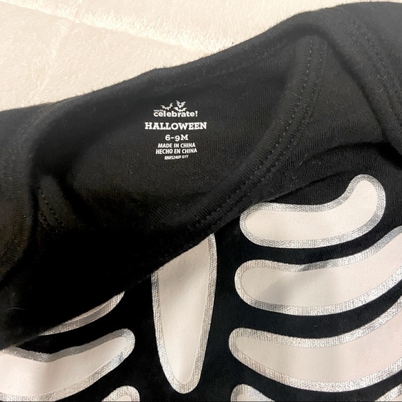 Infants 6-9M Black & White Long Sleeve Fun Skeleton Costume w/ Snap Legs, EUC - Picture 6 of 7